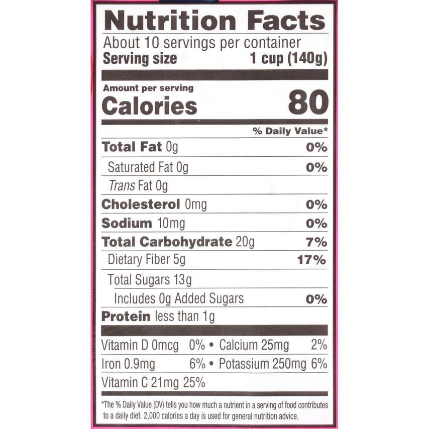 A close-up of a nutrition label on a PSS Banana Berry blend.